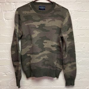 Lucky Brand sweater - Men’s Small - Camo